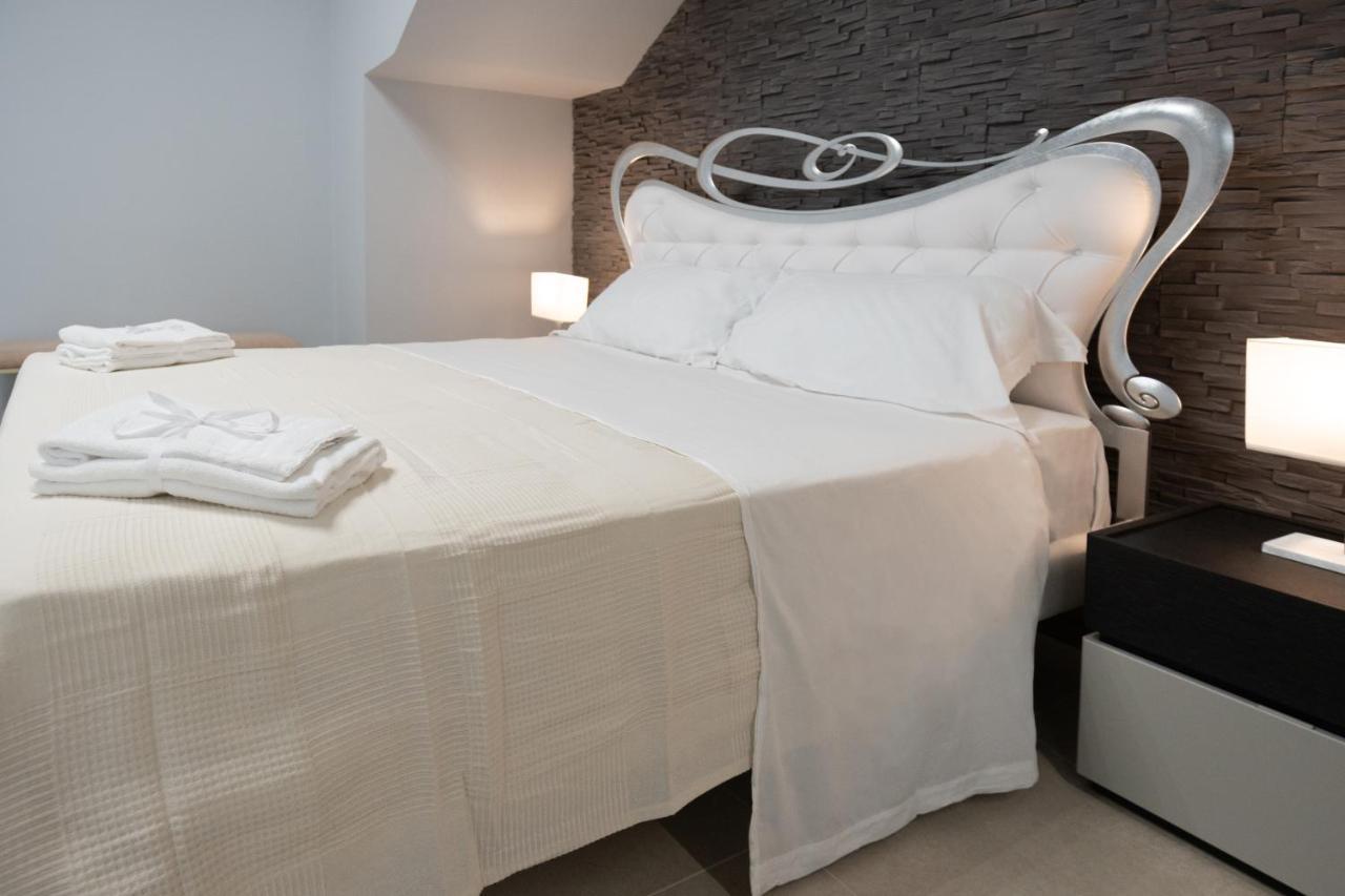 Iitana Luxury Apartment - Fronte Mare Con Vasca Idromassaggio คาตาเนีย ภายนอก รูปภาพ