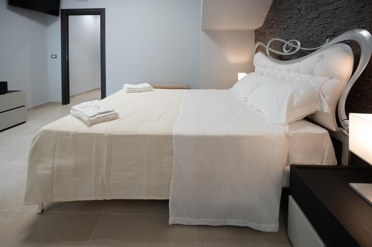Iitana Luxury Apartment - Fronte Mare Con Vasca Idromassaggio คาตาเนีย ภายนอก รูปภาพ