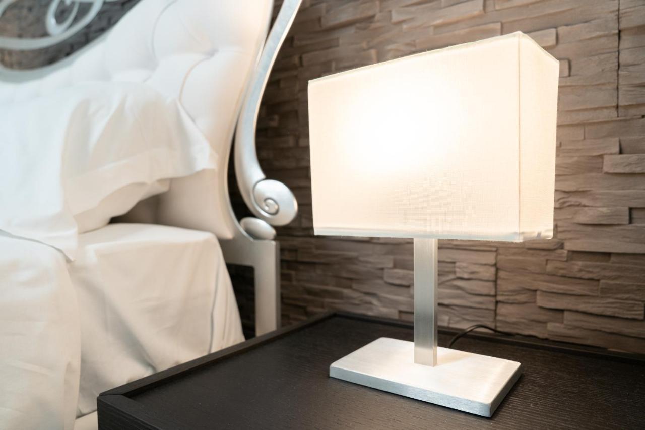 Iitana Luxury Apartment - Fronte Mare Con Vasca Idromassaggio คาตาเนีย ภายนอก รูปภาพ