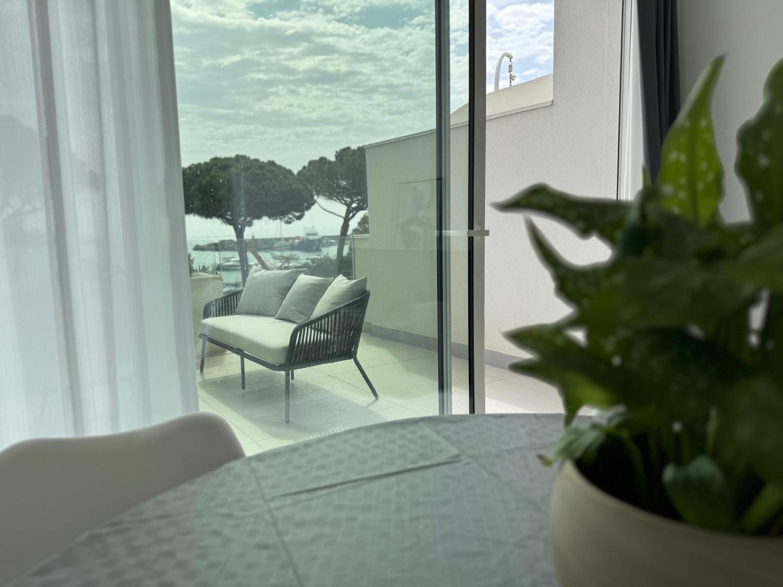 Iitana Luxury Apartment - Fronte Mare Con Vasca Idromassaggio คาตาเนีย ภายนอก รูปภาพ